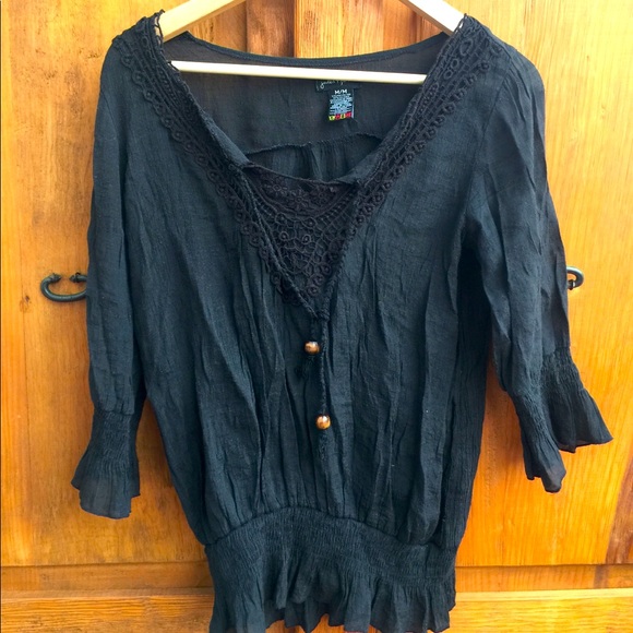 Black peasant style crop top - Picture 2 of 3